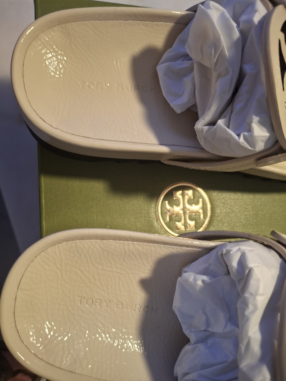 Tory Burch Patent Leather Logo Thong Sandals in Ivory - Picture 4 of 9